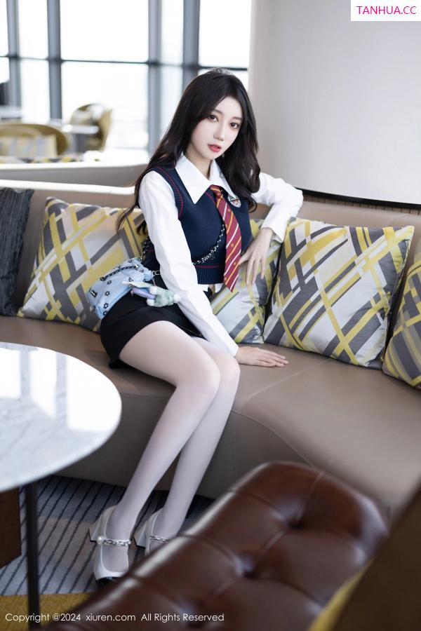玥儿玥  [XiuRen]高清写真图 2024.03.18 No.8247 玥儿玥 丝袜美腿第12张图片